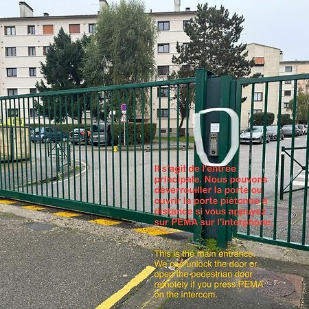 Appartement Periurbain De Paris Et Versailles Les Clayes-Sous-Bois エクステリア 写真
